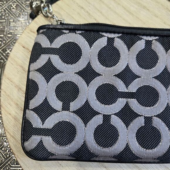 🐢 Coach Signature Monogram Wristlet Like New - Picture 8 of 12